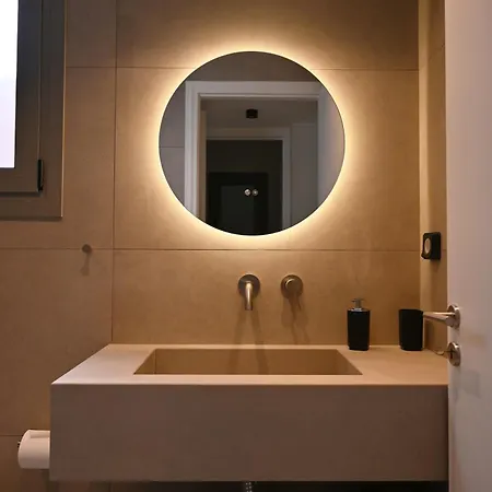 Pristine 3 Bedroom Luxury Sanctuary! Apartment *