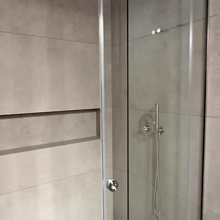 Pristine 3 Bedroom Luxury Sanctuary! Athens